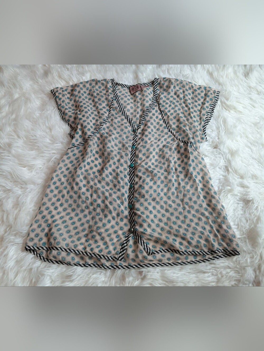 Juicy Contour 2000s Vintage Light Beige and Teal Printed Women’s V-Neck Y2k